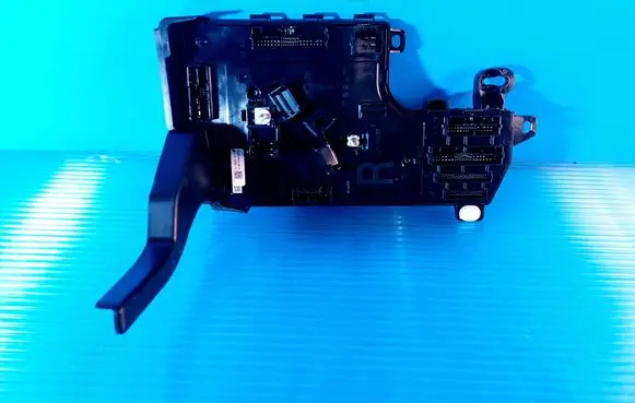 Tesla Model 3 Central body control module 110034000F