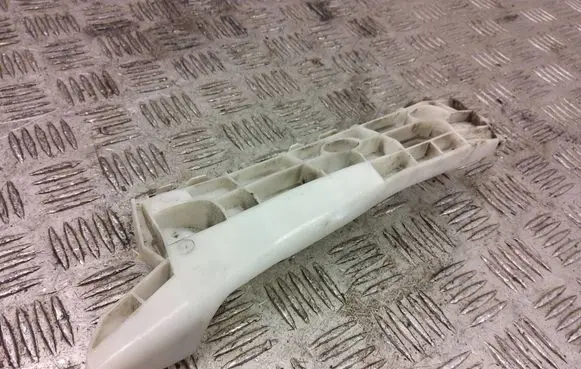 Toyota Prius (XW30) Front bumper mounting bracket 52116-47040
