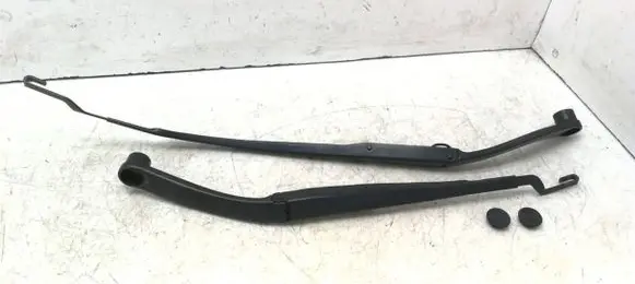 Front wiper blade arm