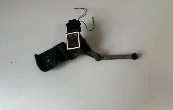 Mercedes-Benz S W221 Air suspension front height level sensor A0105427717 8906
