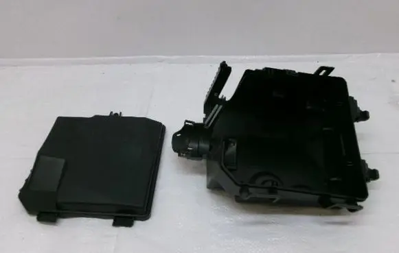 Peugeot 308 Fuse box set 9843058980