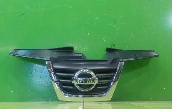 Nissan Juke I F15 Front bumper upper radiator grill 620701KA6A