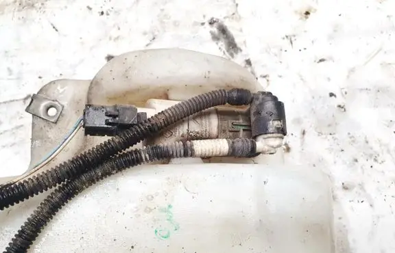 Peugeot 807 Windscreen/windshield washer pump