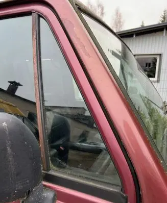 Hyundai Galloper Front door vent window glass four-door 