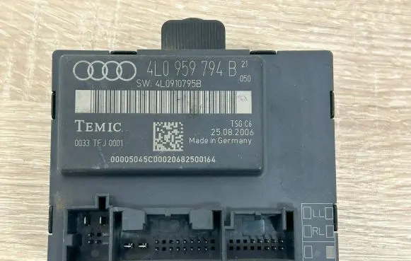 Audi Q7 4L Door control unit/module 4L0959794B 4L0910795B