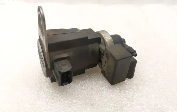 Audi A8 S8 D2 4D Turbo solenoid valve 057906630 53463500