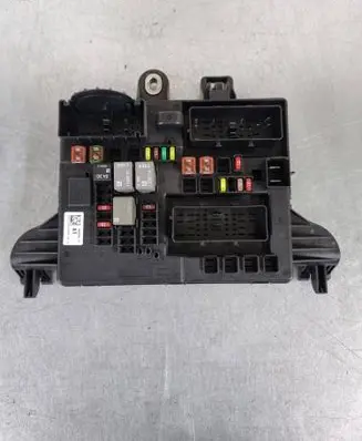 Opel Insignia A Fuse module 13485565