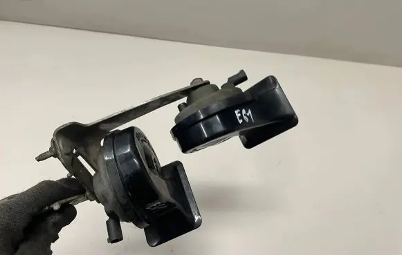 BMW 5 E60 E61 Horn signal