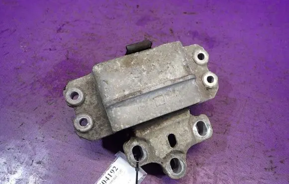 Audi A3 S3 8P Gearbox mounting bracket 