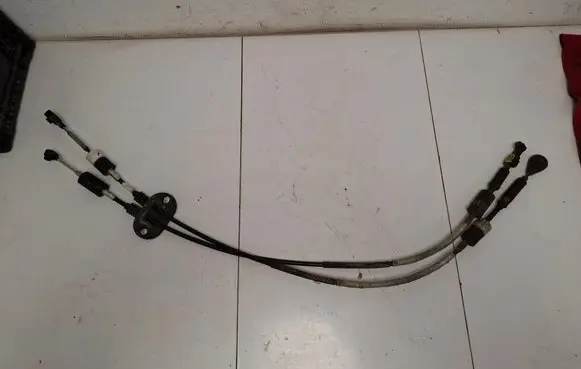Ford Focus Gear shift cable linkage 4M5R7E395GE