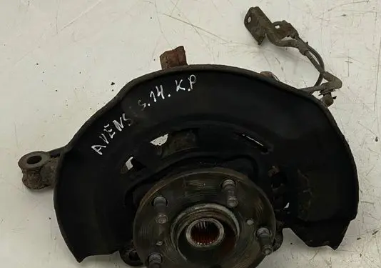 Toyota Avensis T270 Front wheel hub