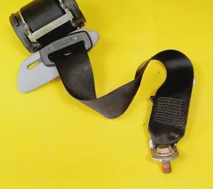 Rear seatbelt