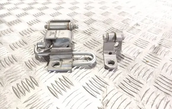 Volkswagen Touran II Front door hinge set 1T0831412C
