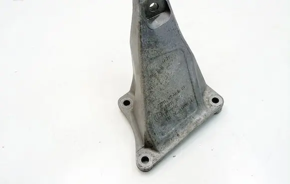 BMW 6 E63 E64 Engine mount bracket 6754616