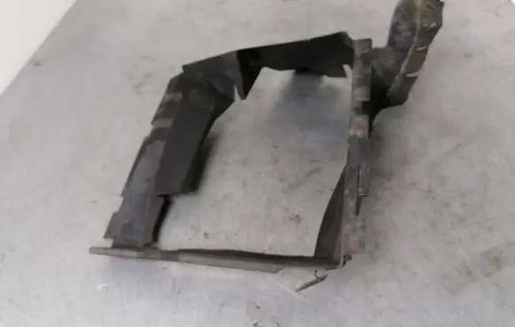 Audi Q7 4L Intercooler air channel guide 4L0117335B
