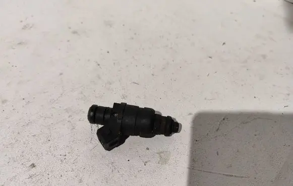 Audi A6 S6 C5 4B Fuel injector 078133551AC