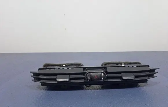 Alfa Romeo Giulietta Dashboard side air vent grill/cover trim 1560883800