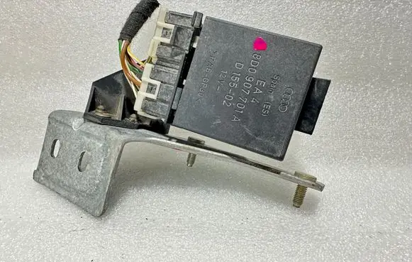 Audi A8 S8 D2 4D Other relay 8D0907701A 8D0880304C 8D1906717