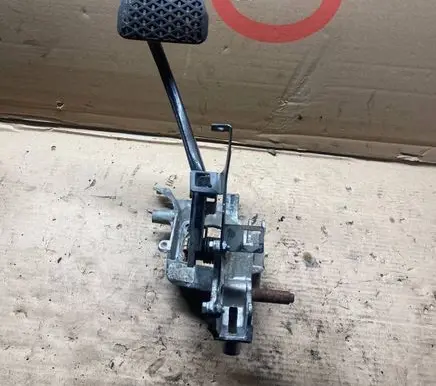 BMW 5 E39 Brake pedal 42223703