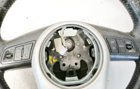 Steering wheel buttons/switches