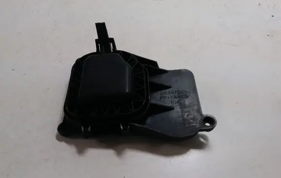 Ford Focus Headlight/headlamp dust cover 205675C2 205675C1