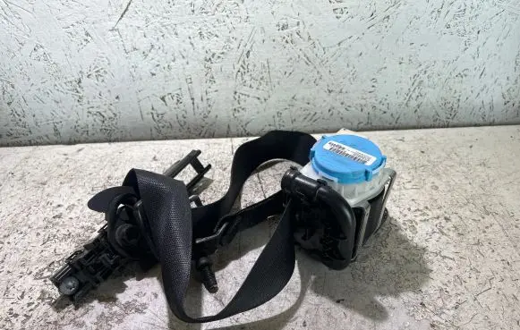 Mercedes-Benz A W176 Front seatbelt 3063559 071DG8B10S