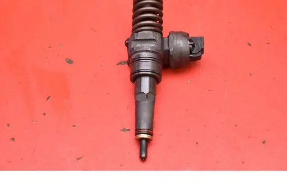 Skoda Octavia Mk2 (1Z) Fuel injector 038130073AG