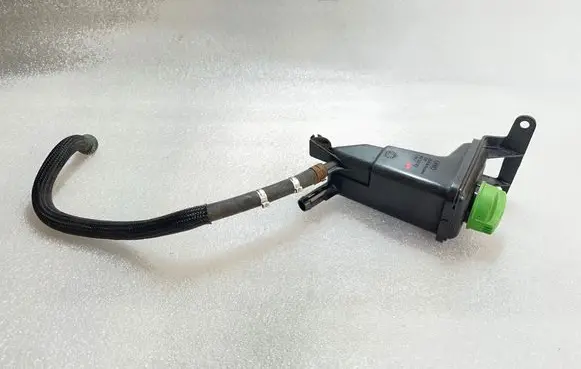 Audi A4 S4 B5 8D Power steering fluid tank/reservoir 8E0422373