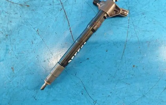 Mazda CX-5 Fuel injector SH0113H50