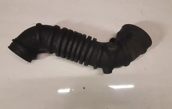 Mitsubishi Pajero Air intake hose/pipe