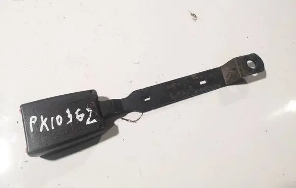 Skoda Fabia Mk1 (6Y) Front seatbelt buckle 33005679a