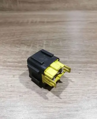 Ford Probe Fuel pump relay 0567008520