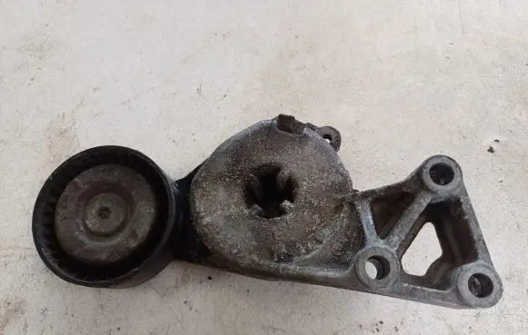Volkswagen Touran I Alternator belt tensioner 