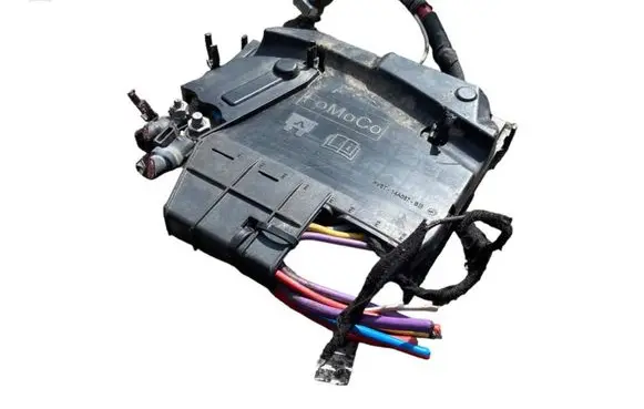 Ford Focus Fuse module AV6T14A067BB