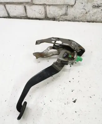 Toyota Yaris Brake pedal