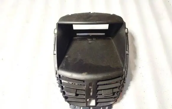 Peugeot 207 Dash center air vent grill 96724726zd