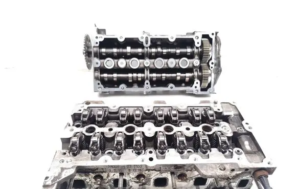 Opel Corsa D Engine head 55208388
