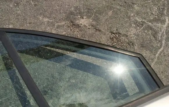 Renault Scenic II - Grand scenic II Front door vent window glass four-door 