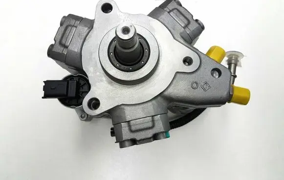 Land Rover Discovery 3 - LR3 Fuel injection high pressure pump 5WS40273 A2C20003282 A2C59513482