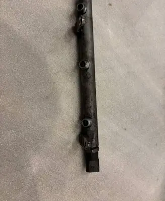 Mercedes-Benz E W211 Fuel main line pipe A6420700695 6420700695