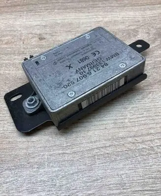 BMW 5 E39 Antenna control unit 6907520 133997