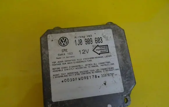 Volkswagen Polo III 6N 6N2 6NF Airbag control unit/module 1J0909603