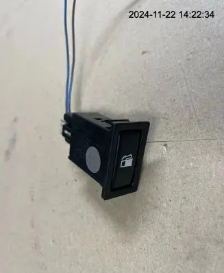 Toyota Avensis T250 Fuel tank opening switch 