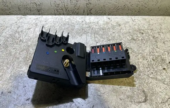 Mercedes-Benz E W211 Fuse module 2119820402 80901