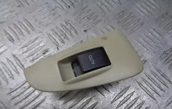 Toyota Avensis T250 Quarter vent window switch 