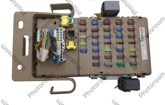 Subaru Legacy Fuse module 82201AJ000 912158 5250