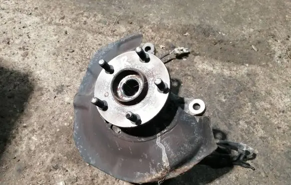 Toyota Solara Front wheel hub