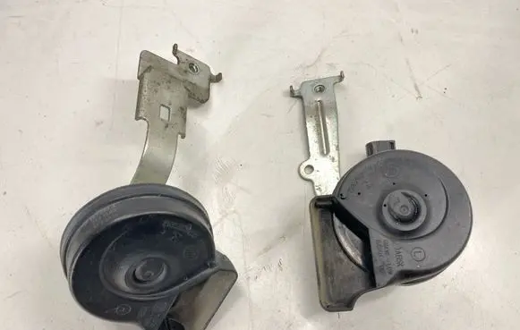 Audi A3 S3 8V Horn signal 5Q0951221A 8V0951229 5Q0951223A