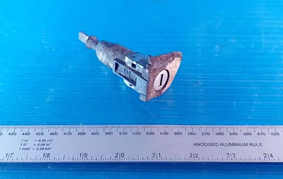 Volkswagen Golf VI Front door lock (next to the handle) N0503526
