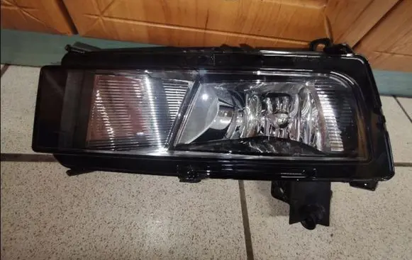 Volkswagen Touran II Rear fog light 5TA941661